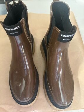 Lemon Jelly Women's Brown Chelsea Rain Boots PRICED to move!